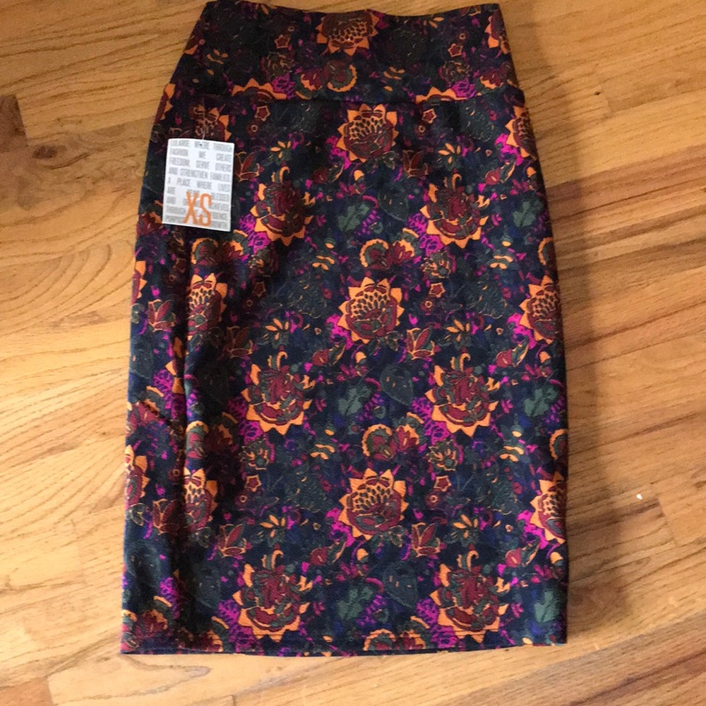 NWT MULTI COLOR LULAROE CASSIE